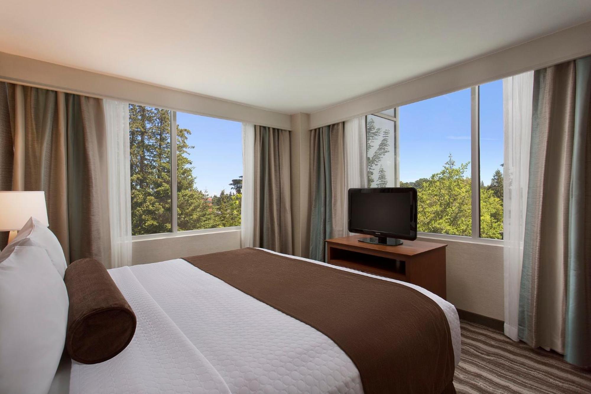 Crowne Plaza Portland - Lake Oswego, An Ihg Hotel Buitenkant foto